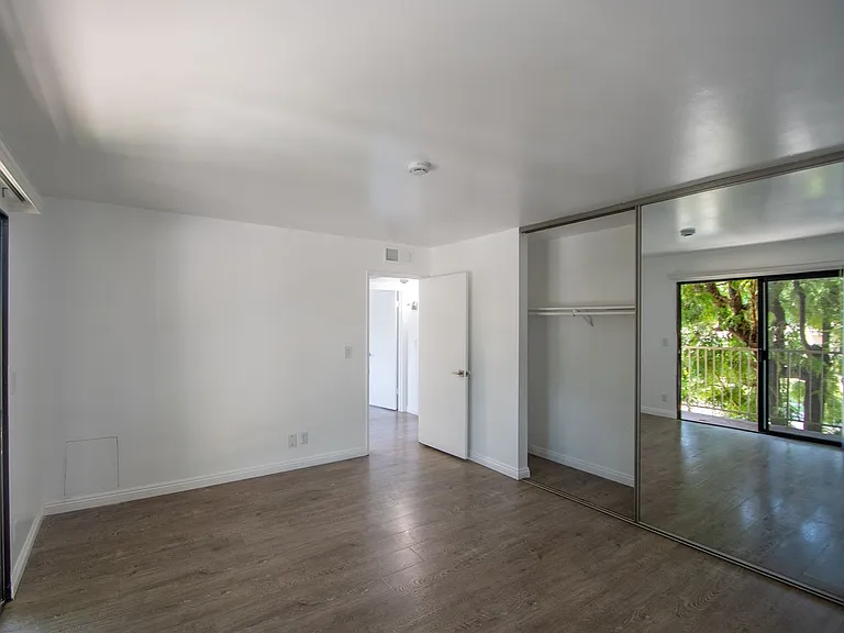15128-44 Burbank Blvd — Photo 39