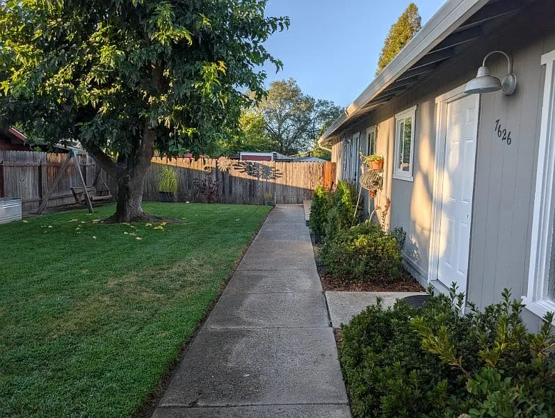 2 bed, 850 sqft, $2,100 — Photo 2