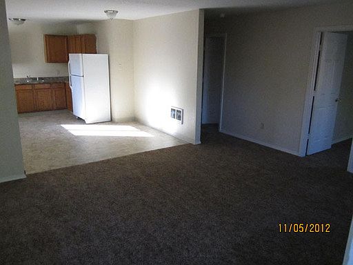 5th image of 136 Kenwood Ave