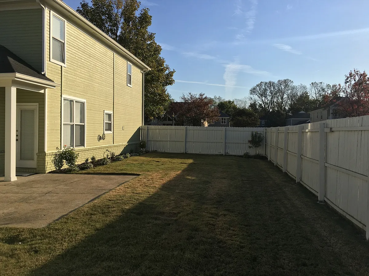 Building Photo - 1161 Island Pl E