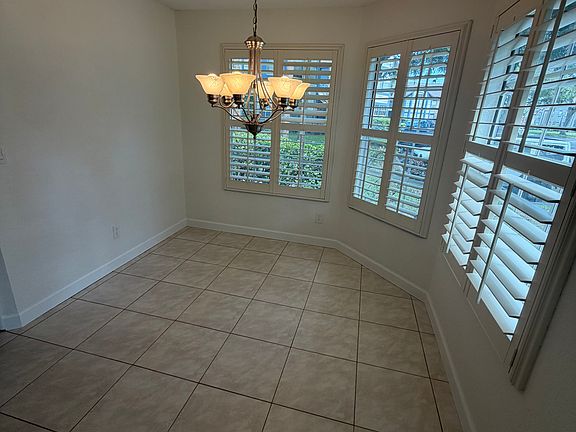5th image of 954 Forest Ridge Ct APT 102