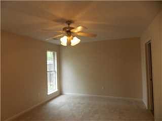 5th image of 640 Amber Ln