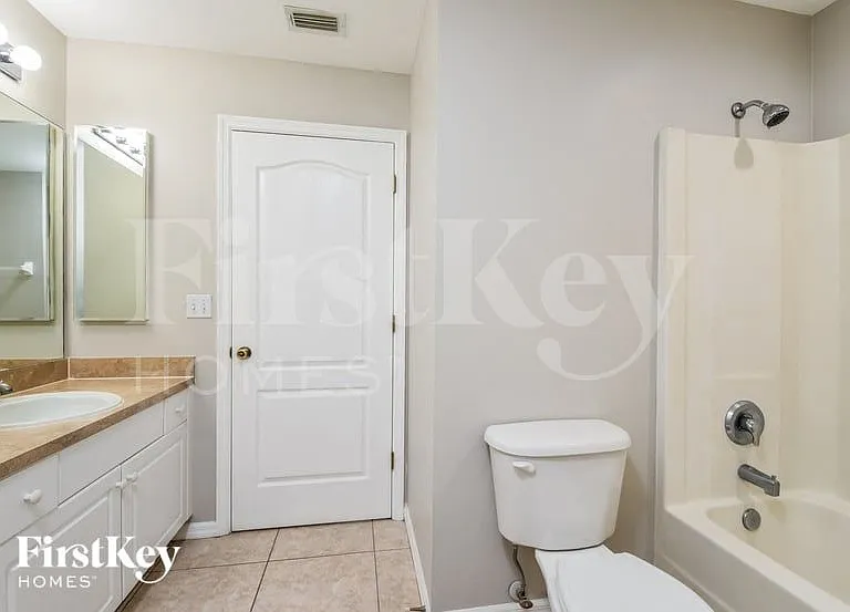 1211 NW 12th Pl — Photo 9