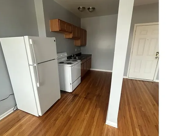 2207 E 75th St, Chicago, IL