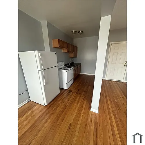 2207 E 75th St Photo 1