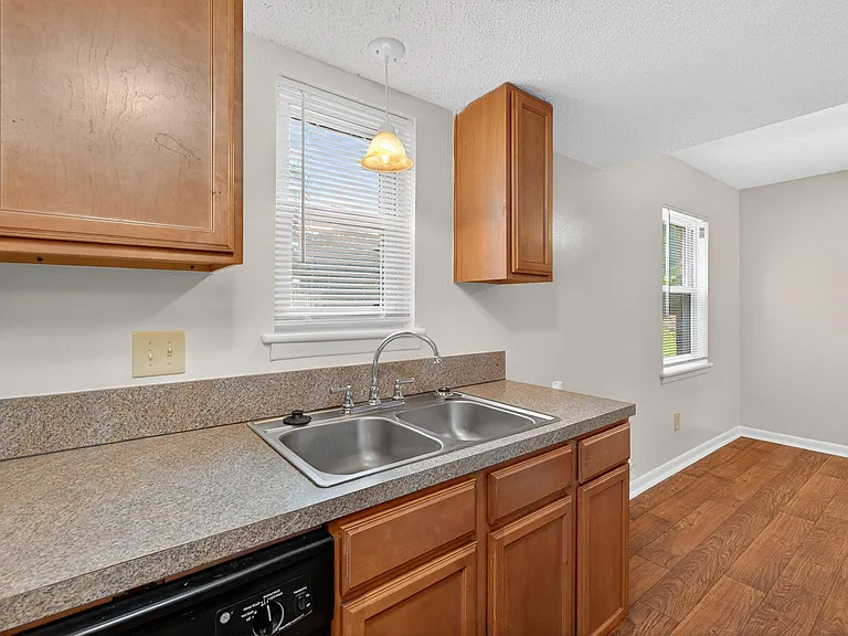 Woodlocke Apartments — Photo 54