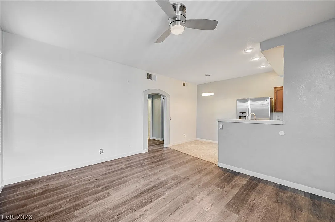 2 bed, 2.0 bath, 931 sqft, $1,600 — Photo 2