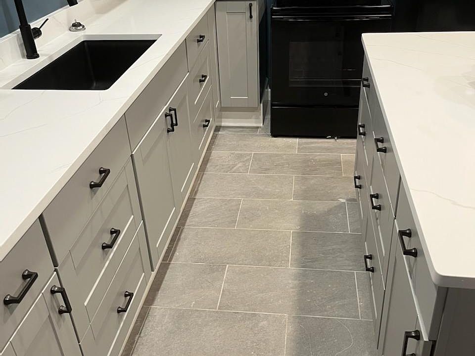 2nd image of 33 Willis St #1