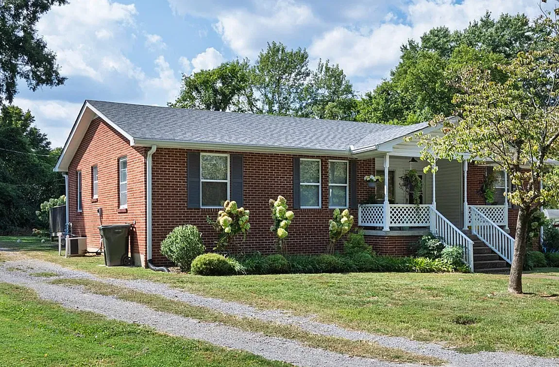 1 bed, $1,000 — Photo 1