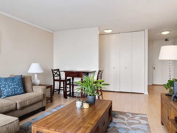 4th image of 655 W Irving Park Rd APT 4011