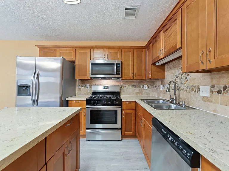 11610 Grapewood Dr — Photo 21
