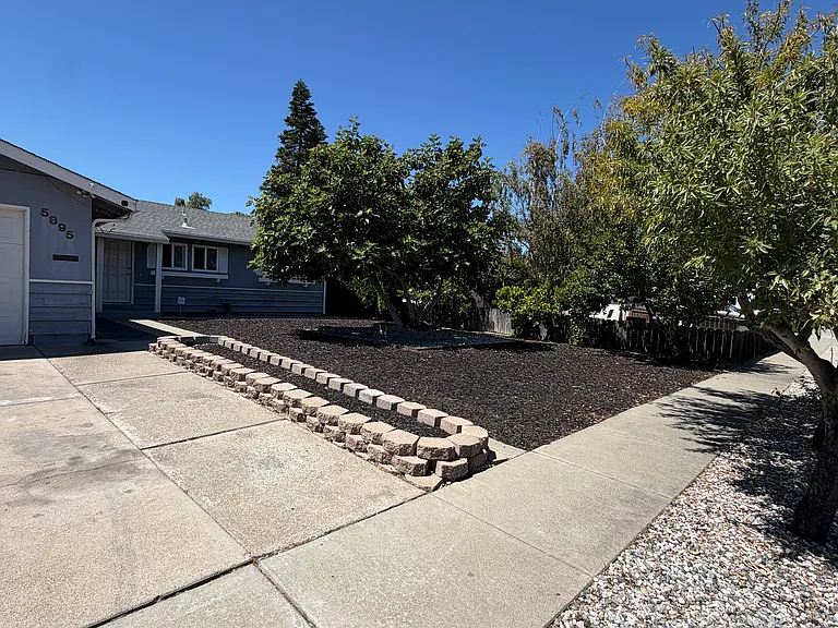 5895 Moores Ave — Photo 23