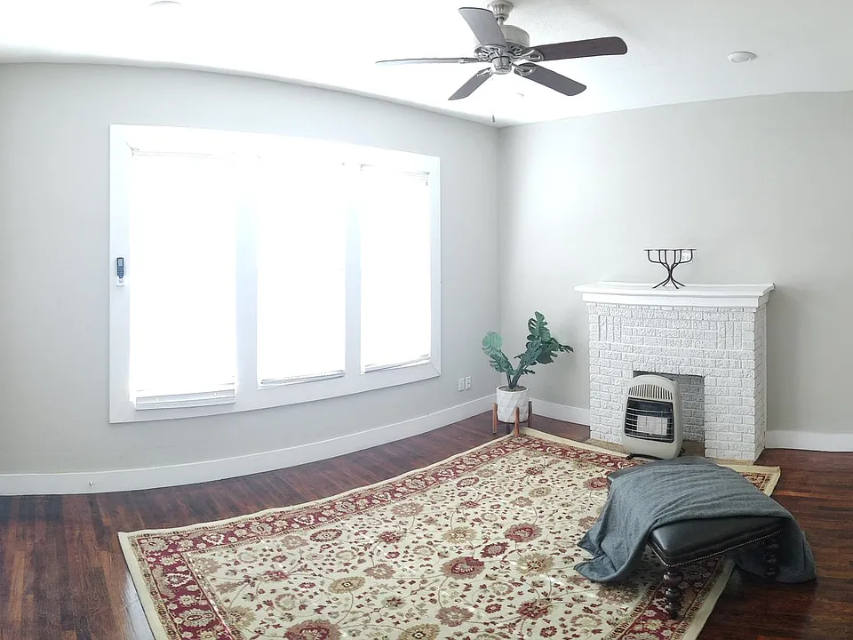 800 W Capps St #5