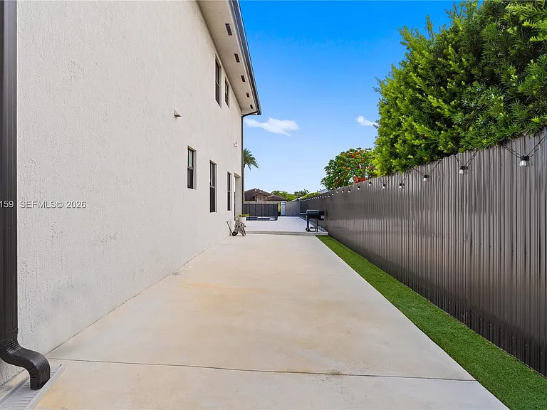 14747 SW 38th Ter — Photo 37