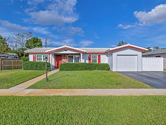 3rd image of 810 NW 44th Avenue