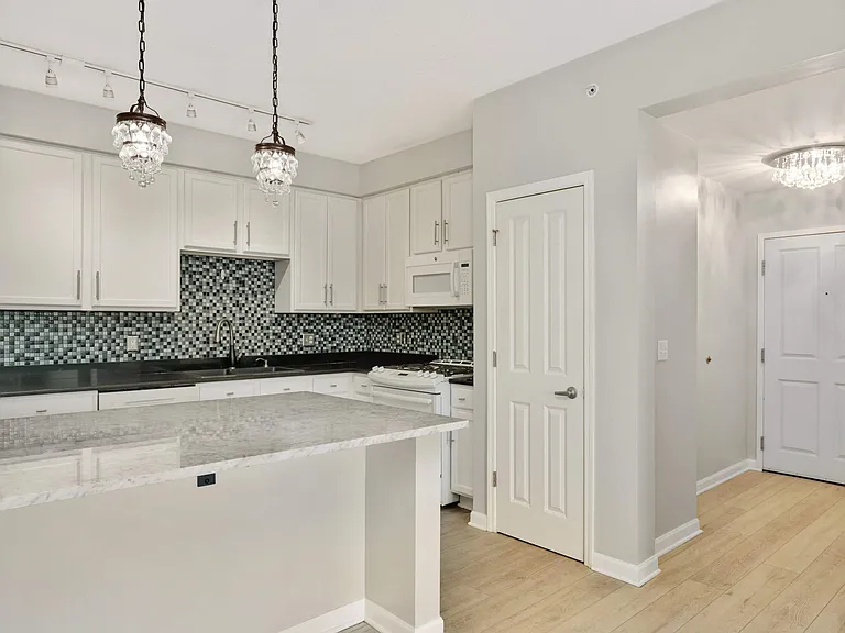 500 E Grant St — Photo 7