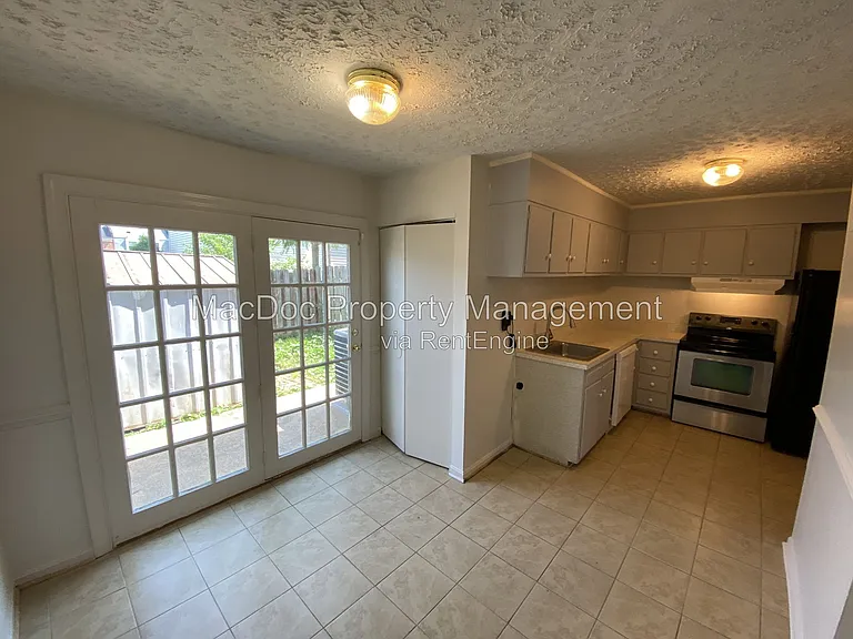 200 Brighton Sq — Photo 8