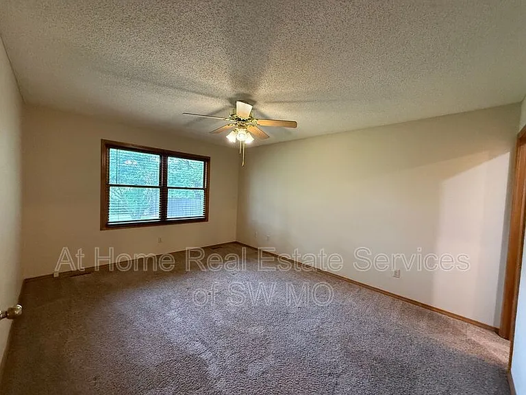 4121 S Parkcrest Ave — Photo 4