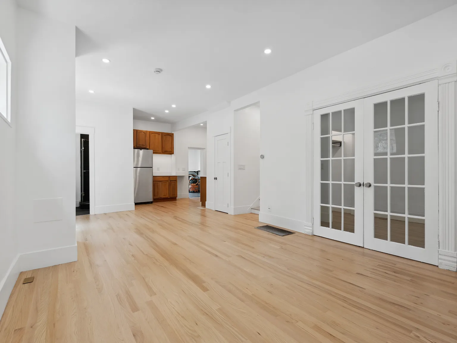3 bed, 1500 sqft, $4,100 — Photo 3