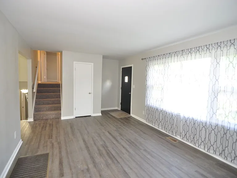 2816 Broadview Dr NW — Photo 3