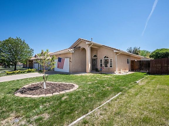 3rd image of 1008 Cherrycrest Dr