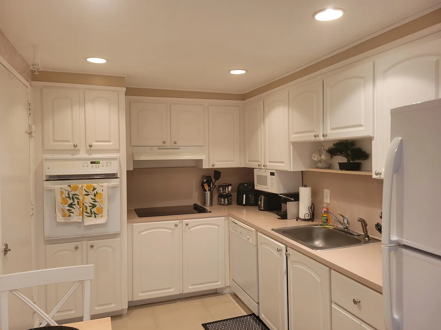 1 bed, 1.0 bath, 812 sqft, $2,200 — Photo 2