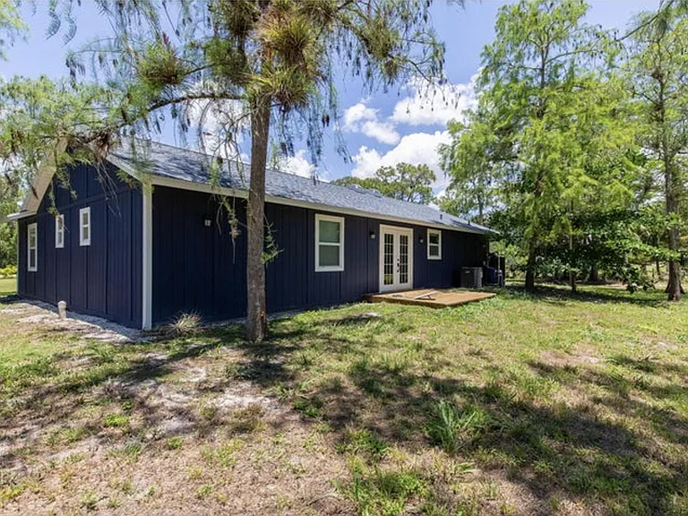 16932 W Aintree Dr — Photo 16