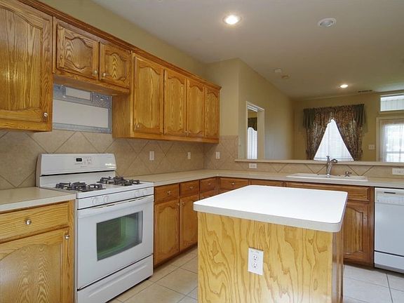 4th image of 12929 Glenville Ct