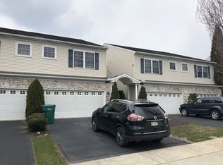 7 Carousel Cir, Hershey, PA 17033