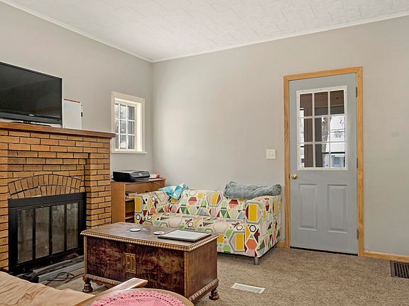2nd image of 306 Hutchinson St