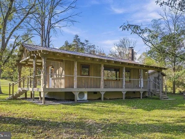 715 Hanging Rock Rd, Augusta, WV 26704