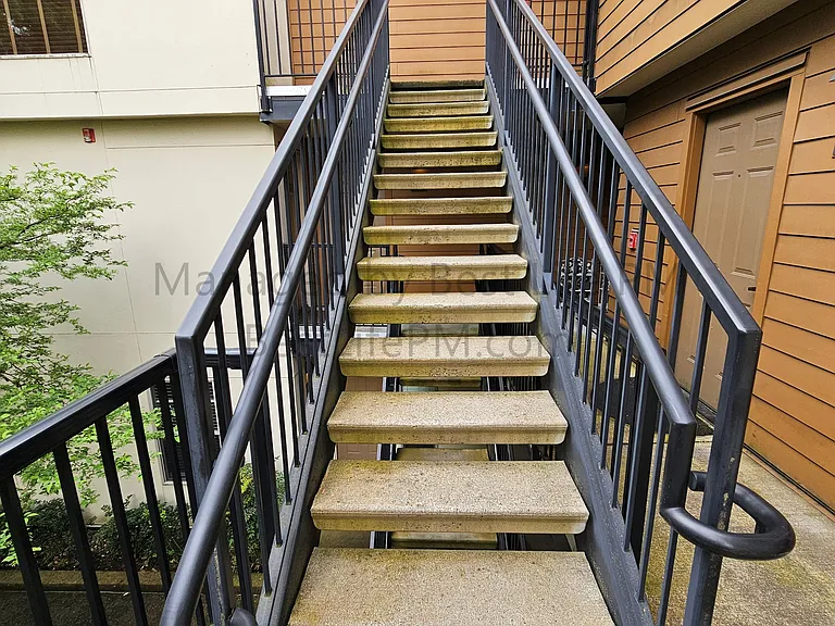 1535 SW Clay St #301 — Photo 5