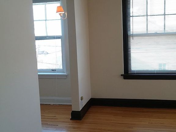 4th image of 2120 Aldrich Ave S APT B