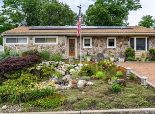 9 Brandeis Rd, Parlin, NJ 08859