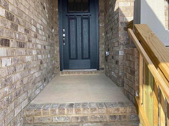 3rd image of 5847 Crestlake Dr