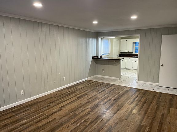 3rd image of 108 Elm St