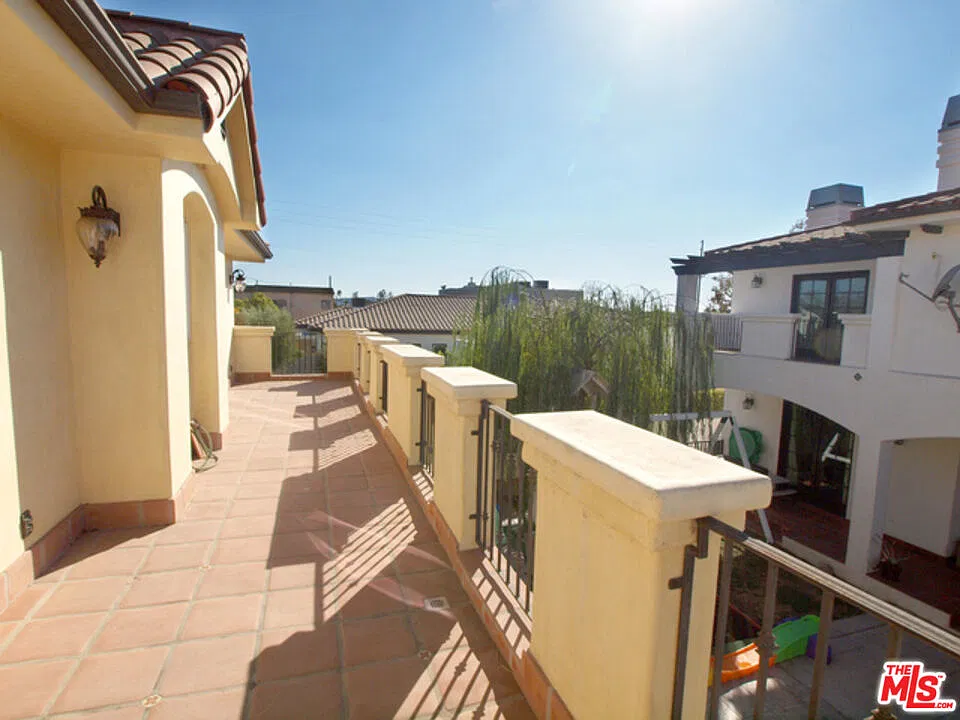 1 bed, 1.0 bath, 875 sqft, $2,650 — Photo 2
