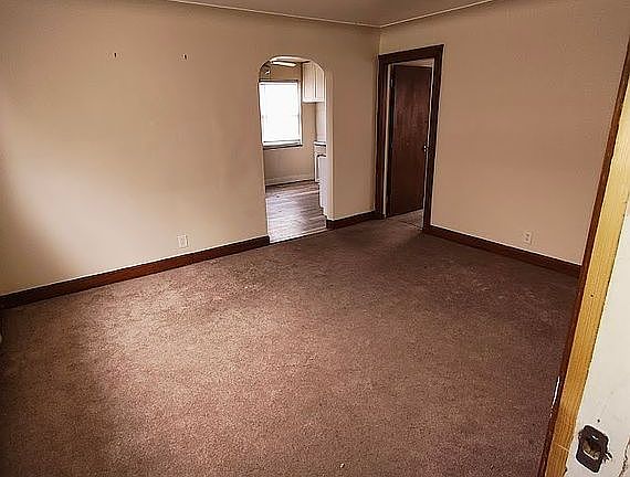 4th image of 17133 Bradford St