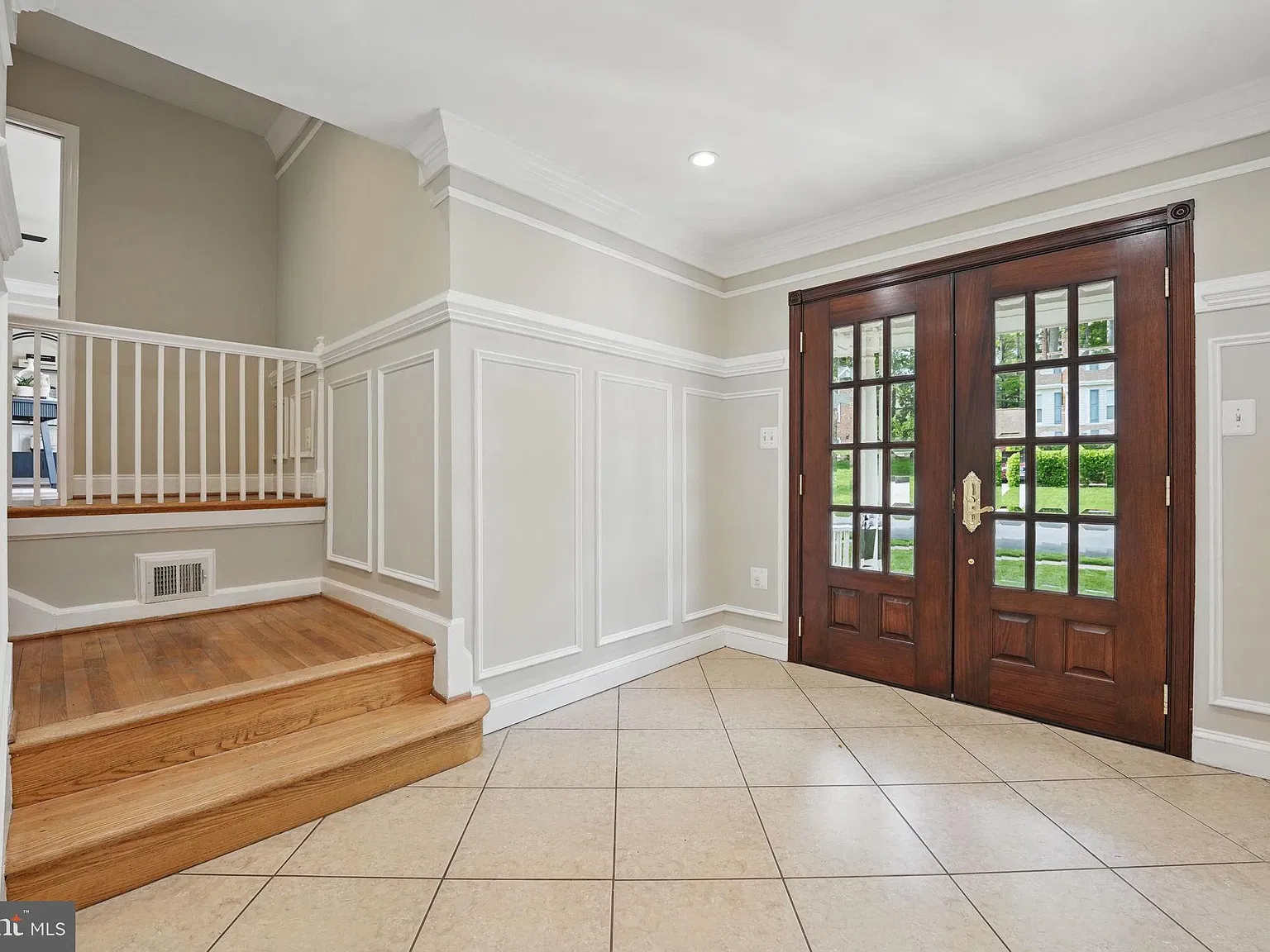 5 bed, 3.0 bath, 2304 sqft, $5,950 — Photo 3