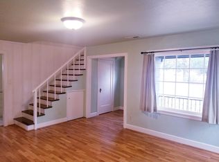 1689 Thomas Rd, Medford, OR 97501