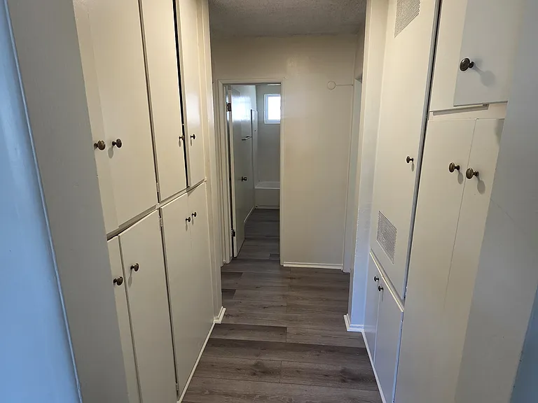 12520 Oxford Ave — Photo 13
