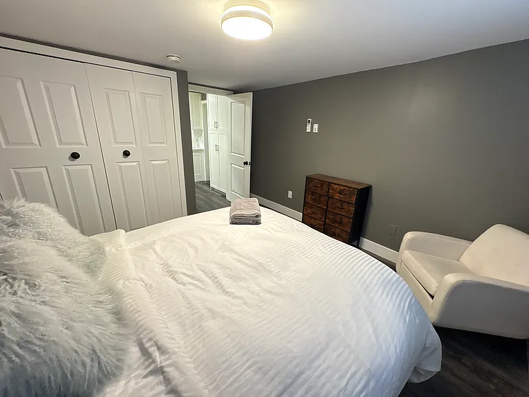 212 Rosslyn Ave N — Photo 10