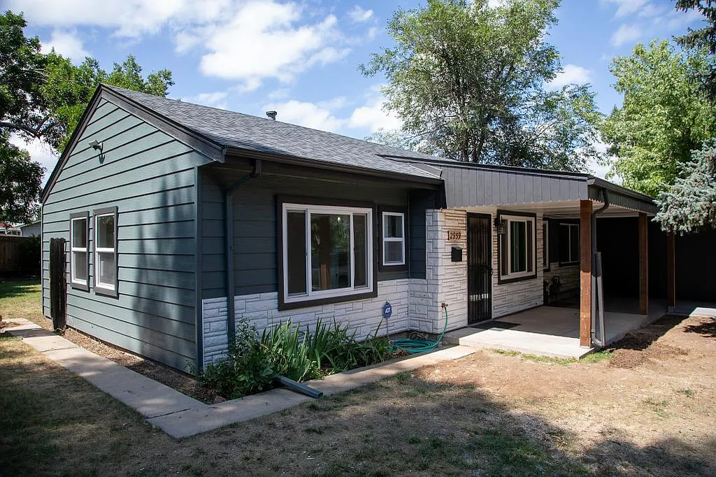 2959 S Elm St — Photo 2