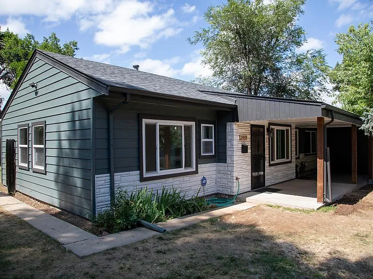 2959 S Elm St — Photo 2
