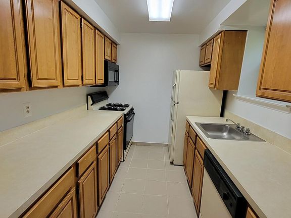 3rd image of 13702 Northern Blvd APT 3H