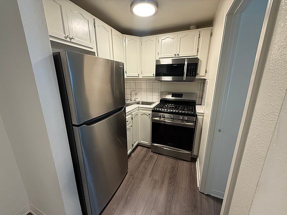 5th image of 1032-1036 S Normandie Ave #5