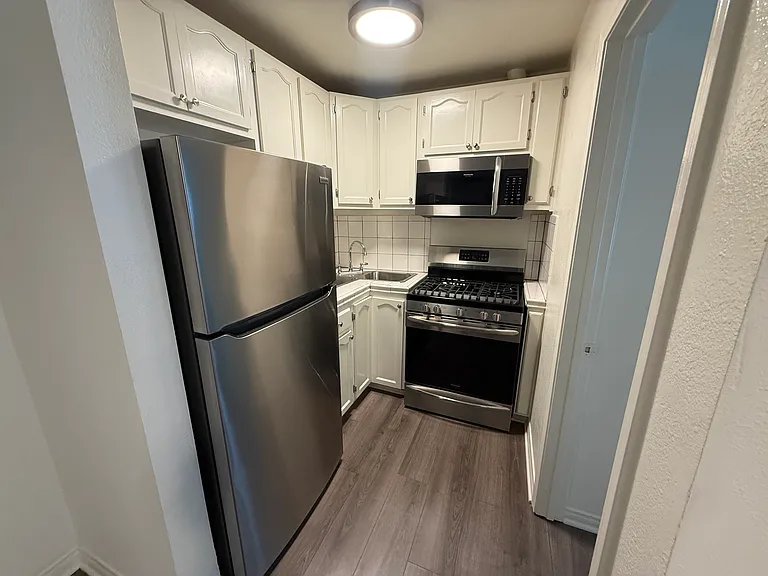 1032-1036 S Normandie Ave #5 — Photo 5