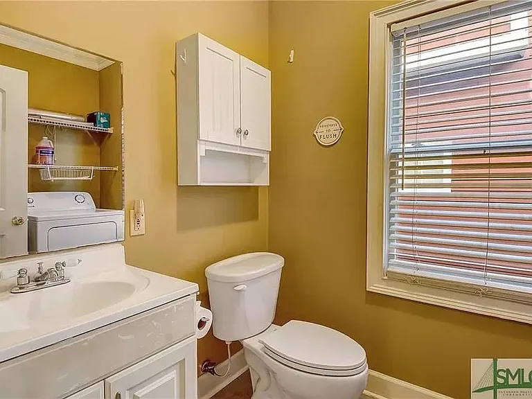 637 E Henry St #B — Photo 14