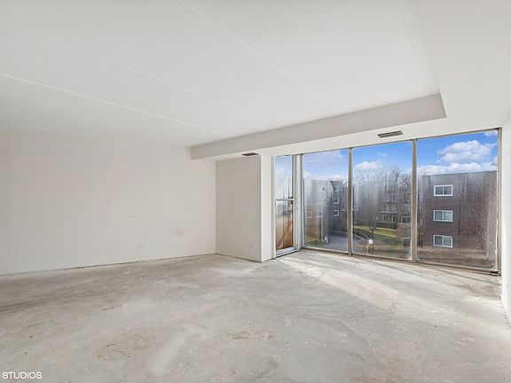 2nd image of 1301 N Western Ave Unit 326