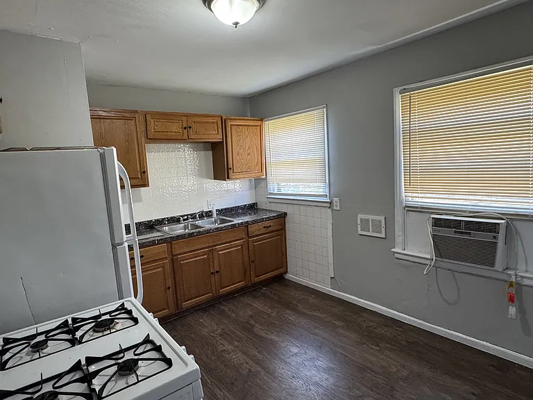 8002 E 88th Pl — Photo 4